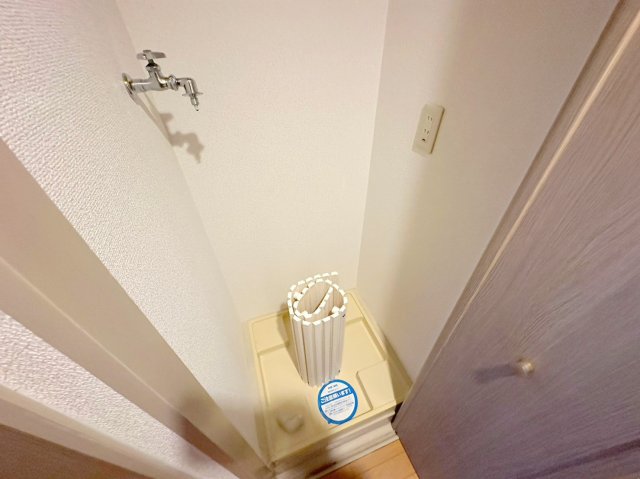 その他設備　嬉しい室内洗濯機置場。これで洗濯機も長持ちしますね。