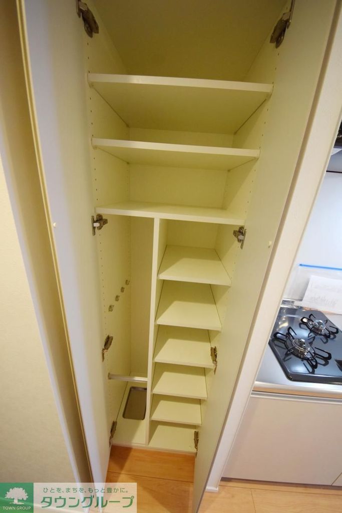 玄関　お問い合わせはタウンハウジング調布店まで