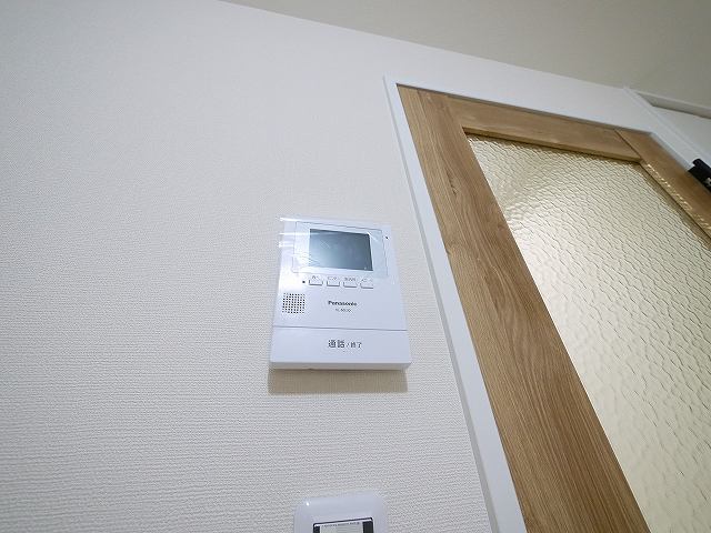 セキュリティ　お顔が見えるモニター付きインターホンもございます。