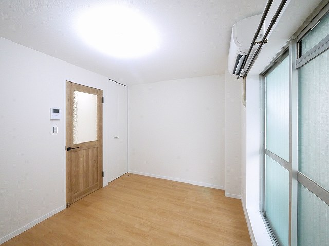 居室・リビング　明るい洋室です。