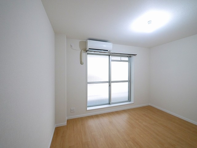 その他部屋・スペース　広々とした洋室です