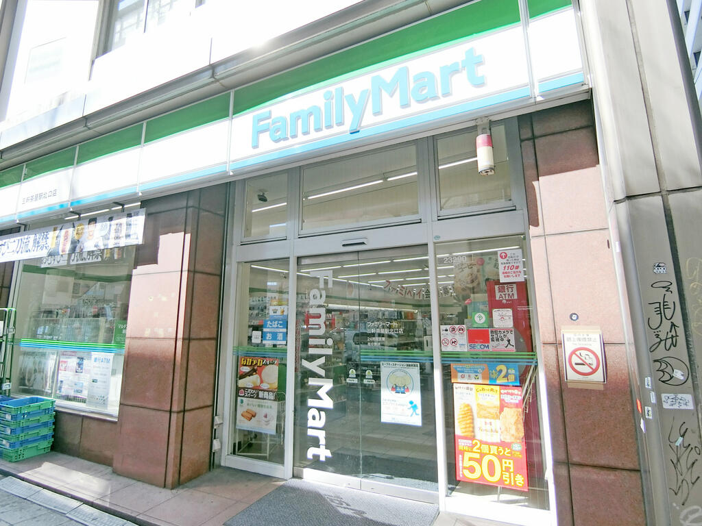 コンビニ　ファミリーマート三軒茶屋駅北口店（コンビニ）まで131m