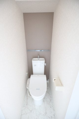 トイレ　同タイプ参考写真です。