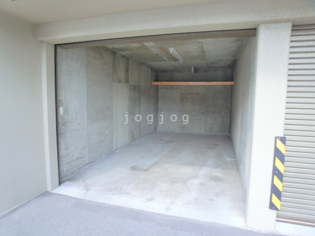 駐車場　高さ２２０奥行５４０　棚高１８０奥行４０