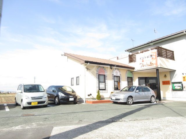 飲食店　アーチャーラ（飲食店）まで583m