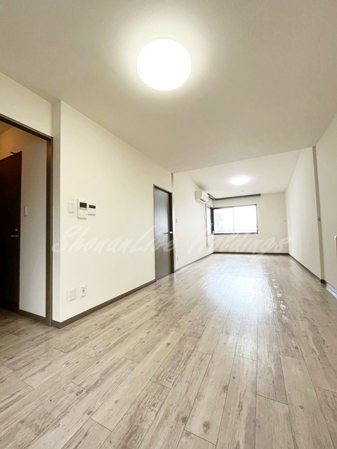 居室・リビング　2面採光のLDK部分♪