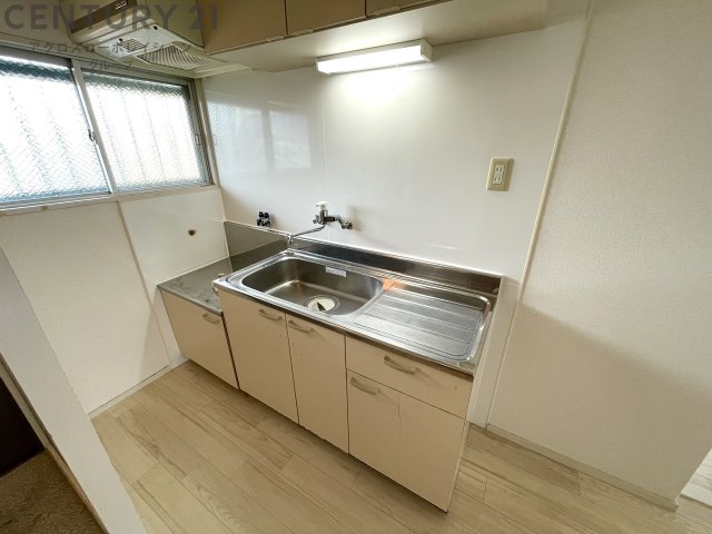 キッチン　窓付きキッチンで換気しやすくおすすめです！