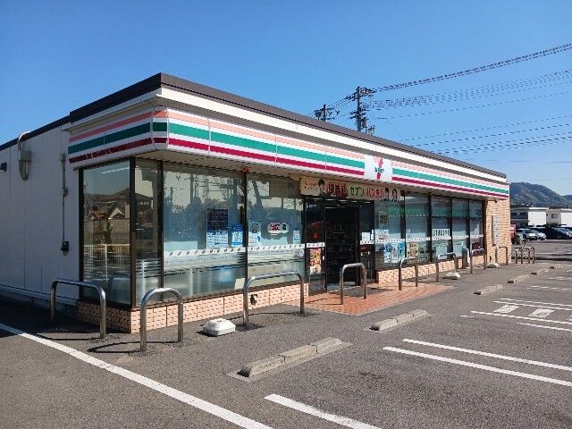コンビニ　セブンイレブン大西町新町店（コンビニ）まで300m