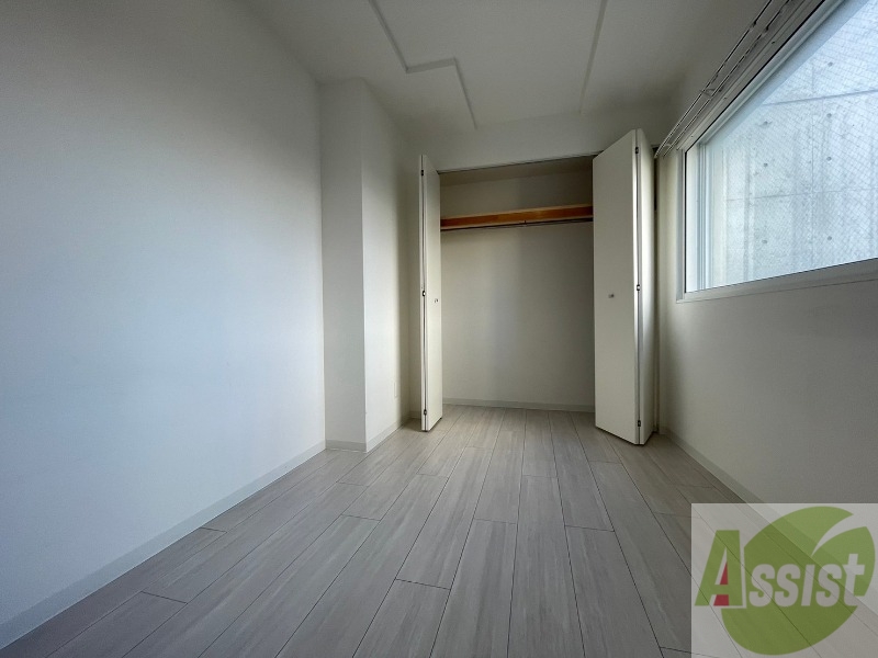 その他部屋・スペース　寝室はこちらです。光が差し込む、温かみのあるお部屋です