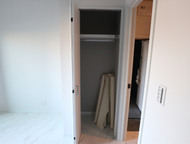 収納　温水洗浄便座付きです。