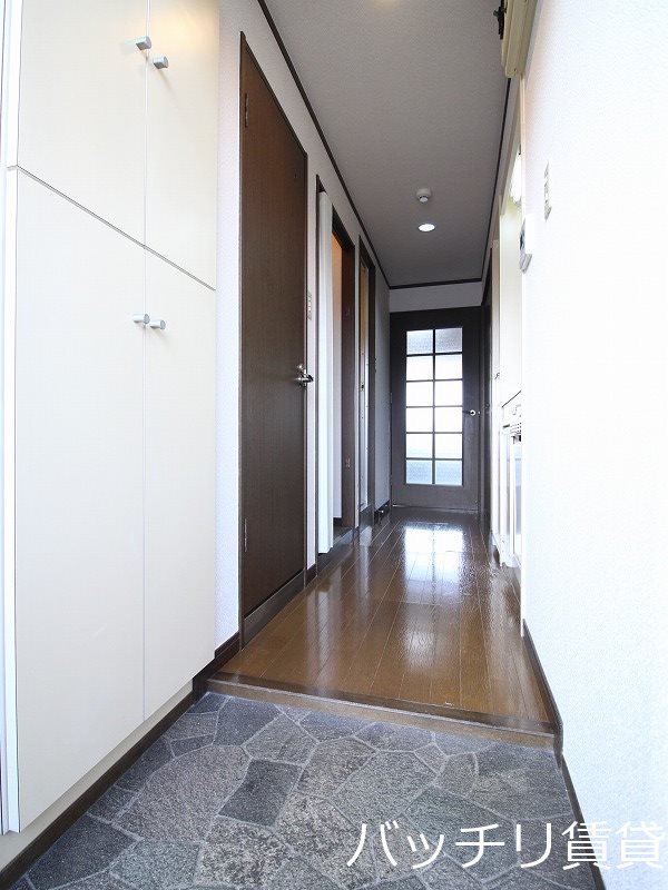 玄関　画像は別号室の為、現状優先になります。