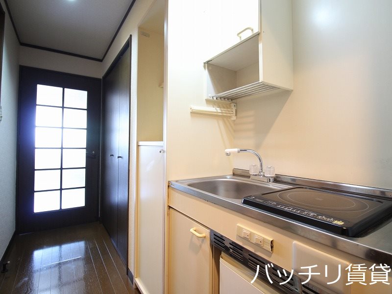 キッチン　画像は別号室の為、現状優先になります。