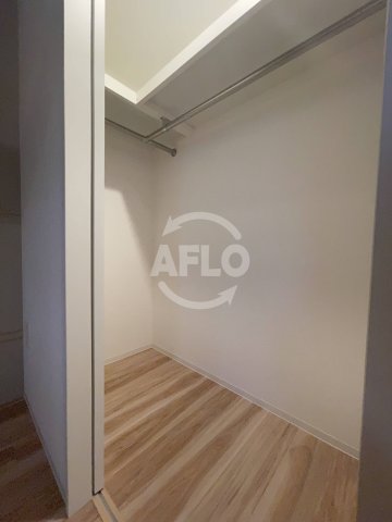 エントランス　セレニテ難波プリエ　収納