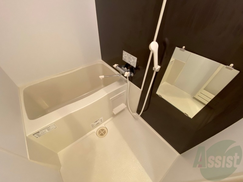 バス・シャワールーム　お風呂になります。一日の疲れを癒してくださいね。　"