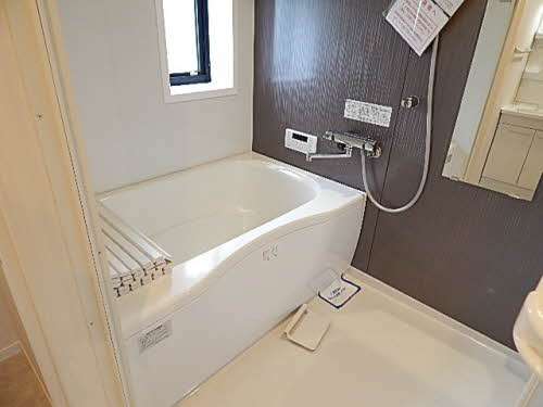 バス・シャワールーム　落ち着いた空間のお風呂です