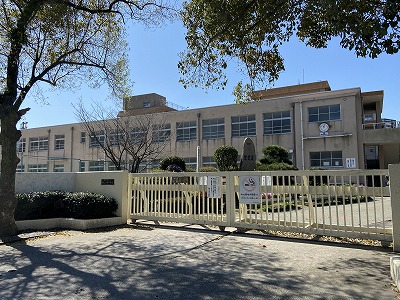 中学校　鹿児島市立鴨池中学校（中学校）まで351m