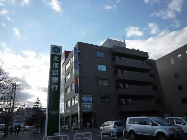 銀行　北海道銀行八軒支店（銀行）まで815m