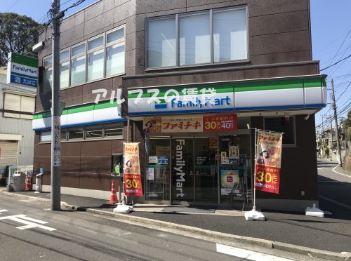 コンビニ　ファミリーマート 横浜常盤台店（コンビニ）まで385m