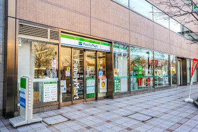コンビニ　ファミリーマート札幌北1条西7丁目店（コンビニ）まで168m
