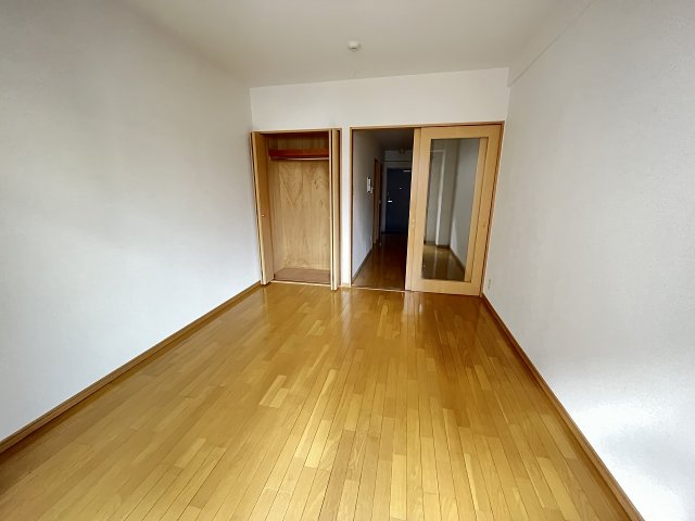 居室・リビング　外の光が差し込む明るいお部屋です