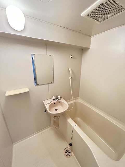 バス・シャワールーム　お風呂です