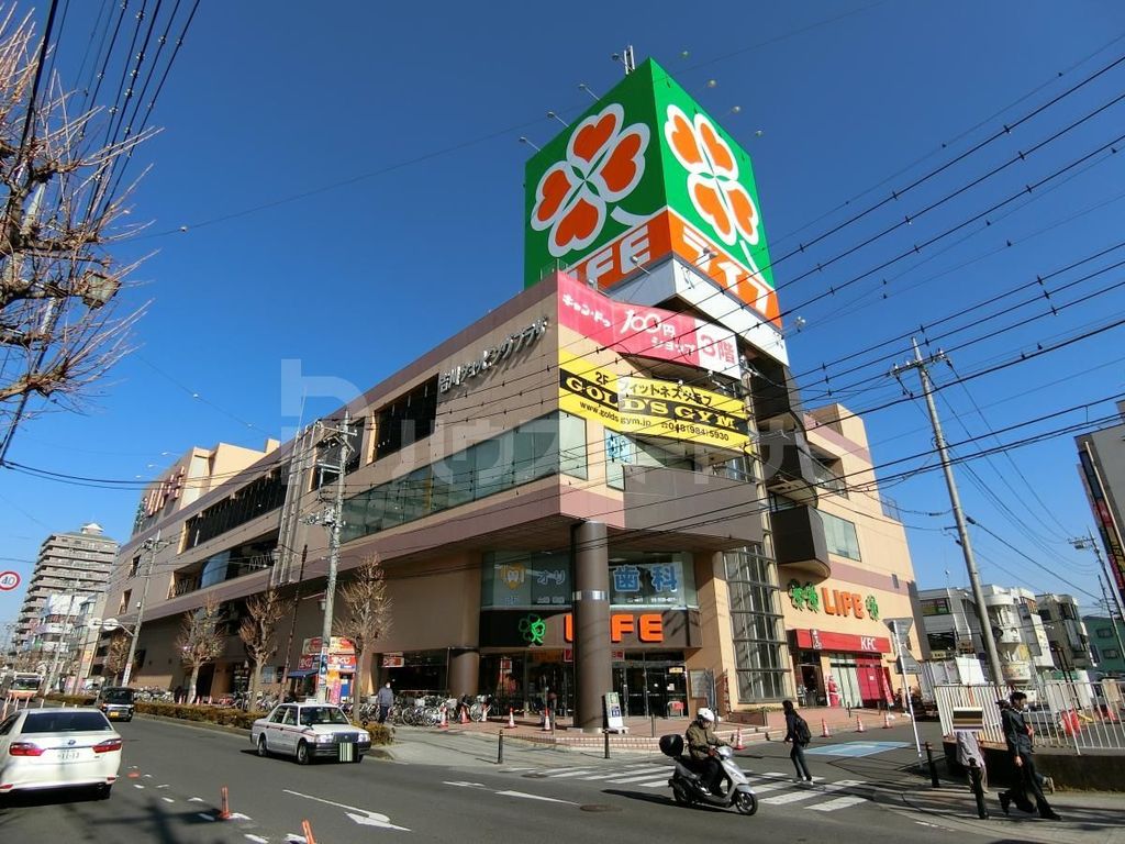 スーパー　ライフ吉川駅前店（スーパー）まで140m