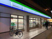 コンビニ　ファミリーマート 板橋赤塚新町三丁目店（コンビニ）まで879m