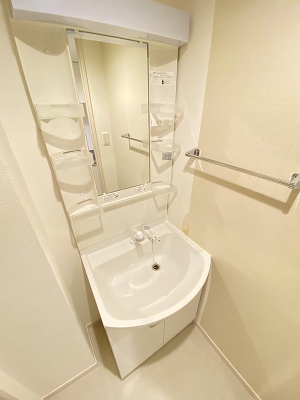 洗面設備　独立洗面台付です。