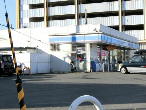 コンビニ　ローソン　岸和田小松里町南店（コンビニ）まで381m
