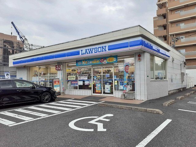 コンビニ　ローソン片野新町店（コンビニ）まで215m