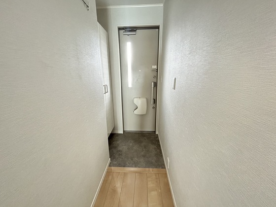 玄関　※別号室の写真です。