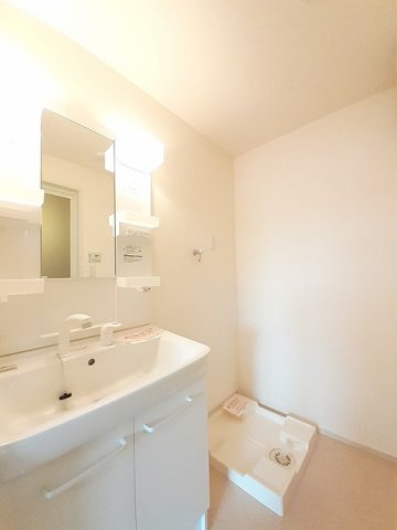 洗面設備　スペースが確保できる洗面所です