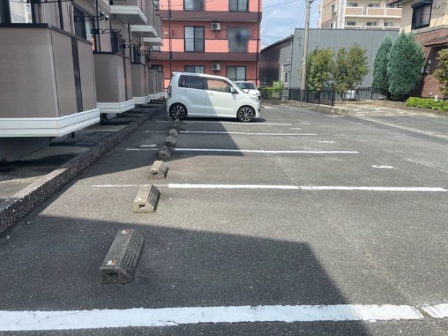 駐車場　駐車スペースもあります☆