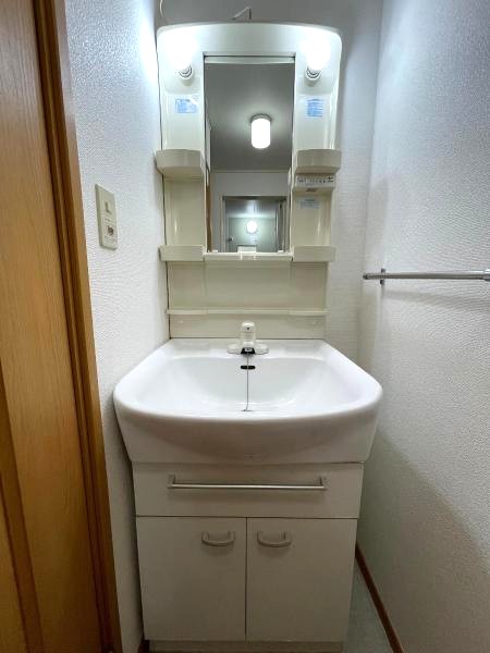 洗面設備　※現況優先、写真は他号室使用