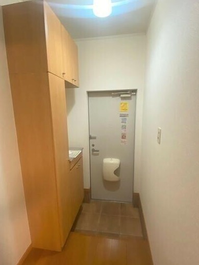 玄関　※現況優先、写真は他号室使用