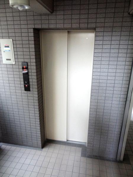 エントランス　★うれしいエレベーター付き★