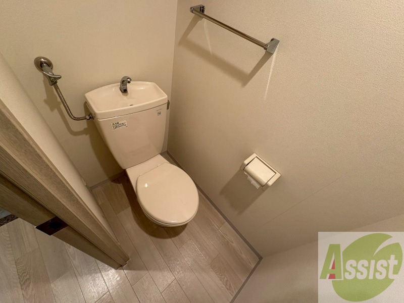 トイレ　こちらはトイレです。清潔感があり、安心して使用できます。