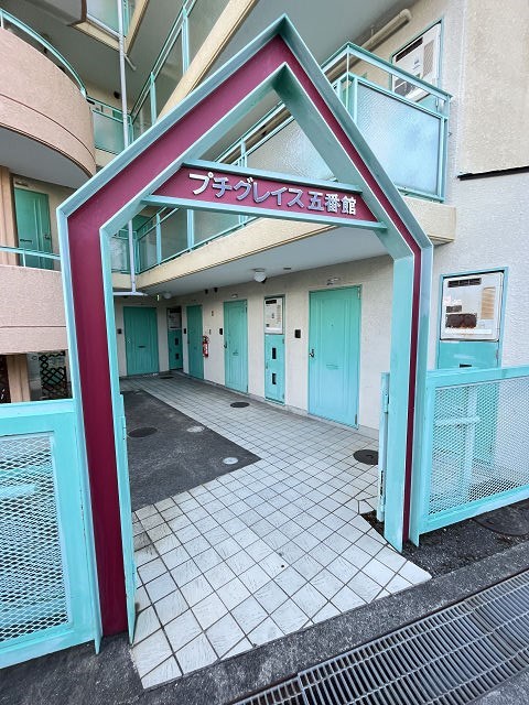 エントランス　建物の内部です