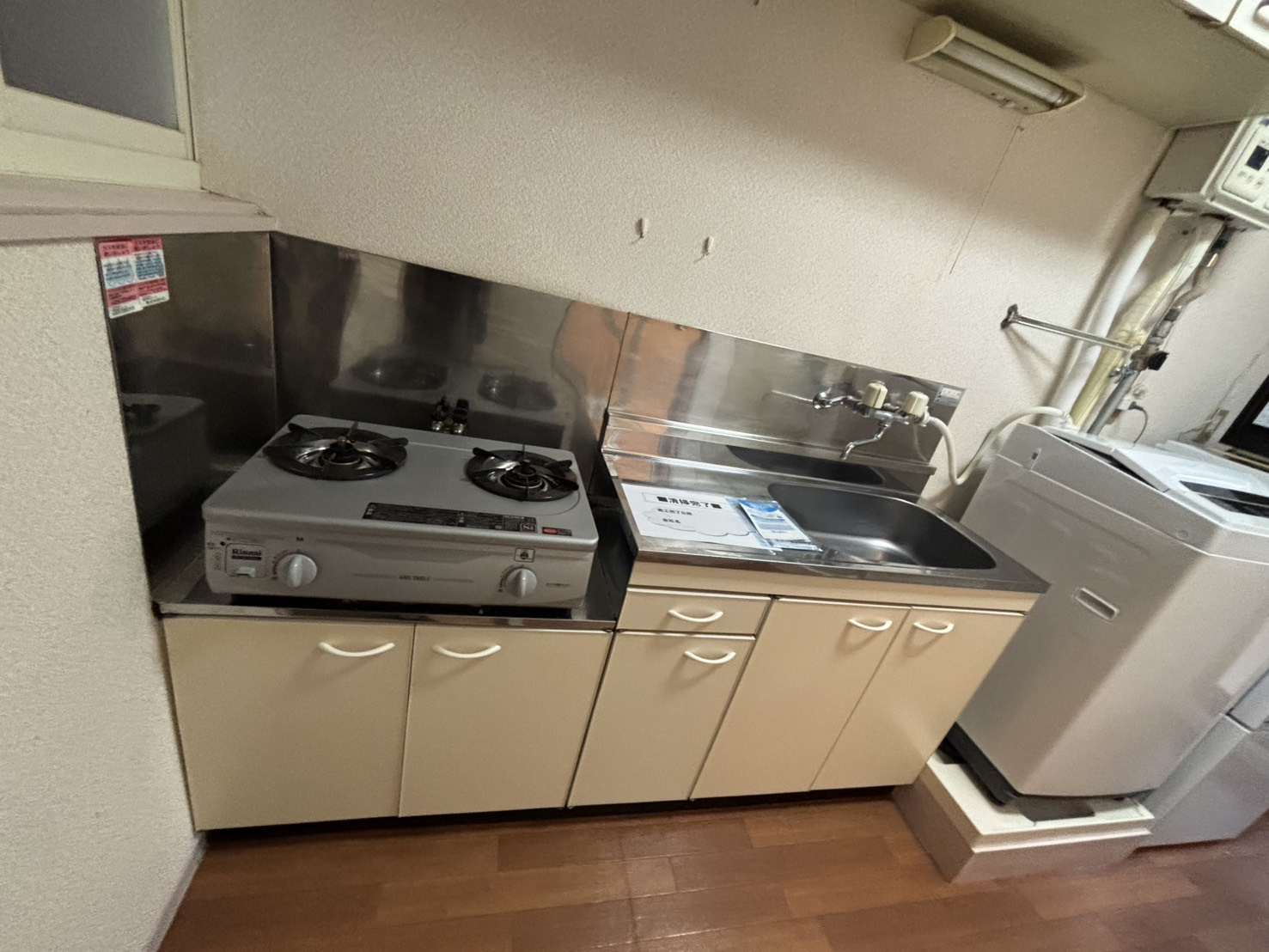 キッチン　２口コンロつき