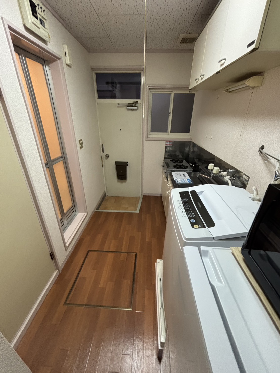 その他部屋・スペース　キッチンから玄関