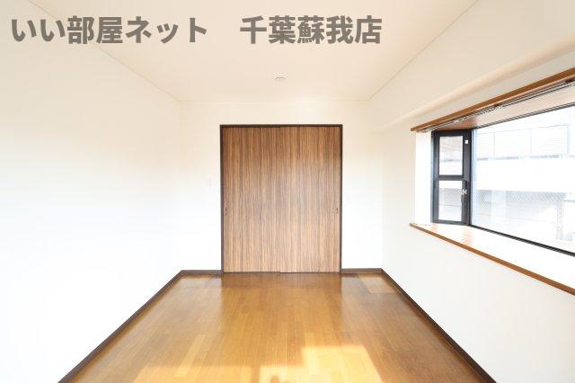その他部屋・スペース　開放的な寝室です