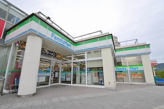 コンビニ　ファミリーマート　Ａシティ店（コンビニ）まで829m
