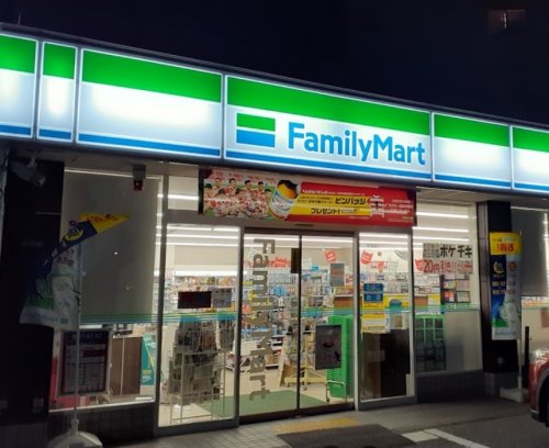 コンビニ　ファミリーマート 西宮獅子ヶ口店（コンビニ）まで389m