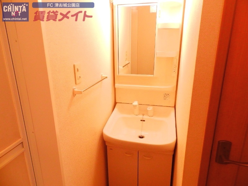 洗面設備　反転同型タイプ