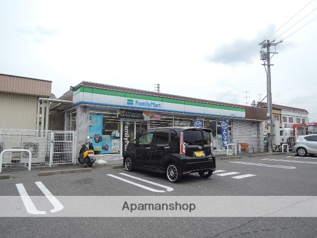 コンビニ　ファミリーマート（コンビニ）まで408m