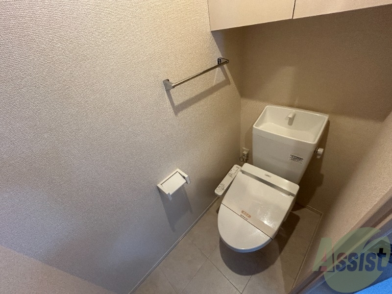 トイレ　ウォシュレット機能がついているので安心ですね。
