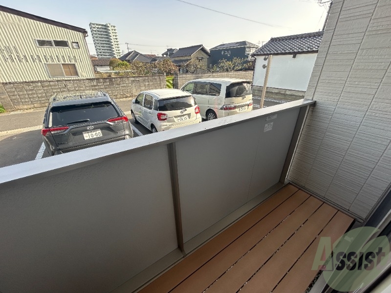 バルコニー　バルコニーは洗濯物を干すスペースがあります。