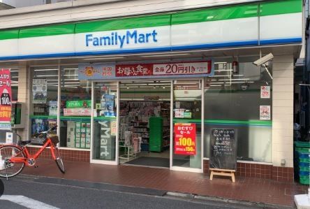 コンビニ　ファミリーマート新丸子駅前店（コンビニ）まで300m