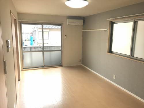 居室・リビング　12.8帖LDK☆二面採光の明るいお部屋です☆