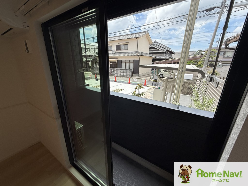 バルコニー　東向きで日当たり良好です。